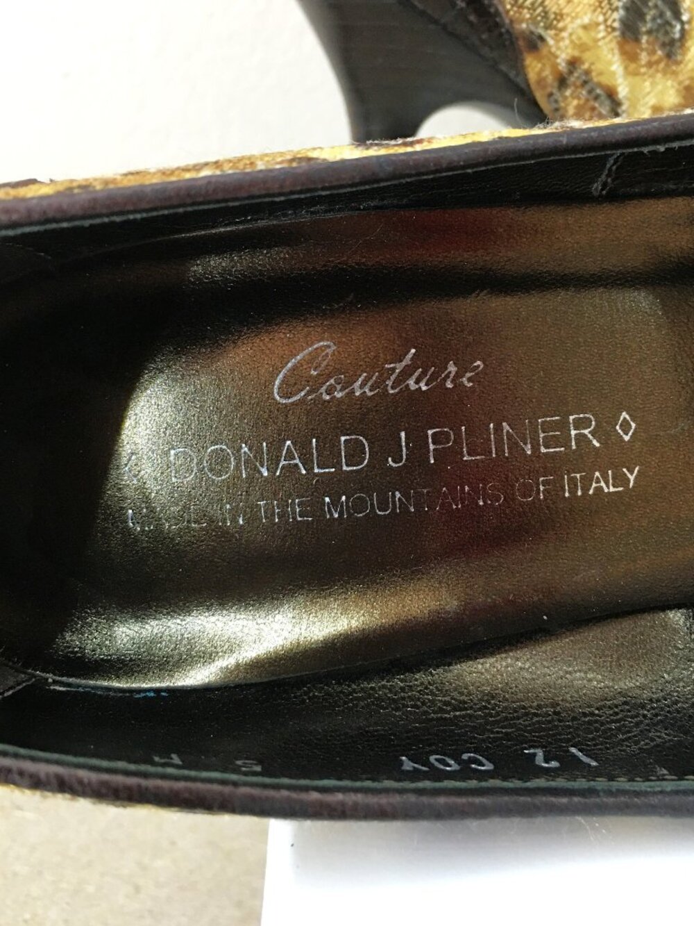 DONALD J PLINER COUTURE "Coy" Western-chic point-toe heels - Size 5 - Picture 12 of 15